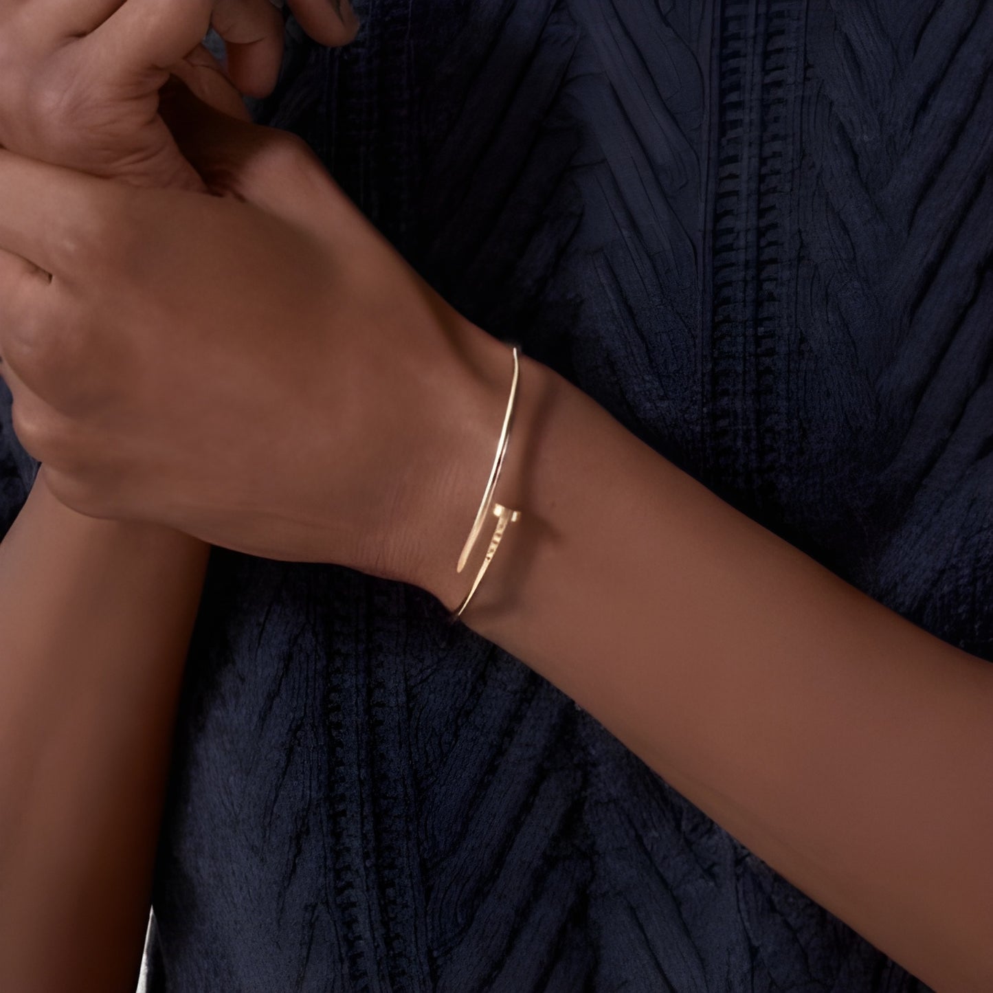 PULSERA CLAVO DORADO