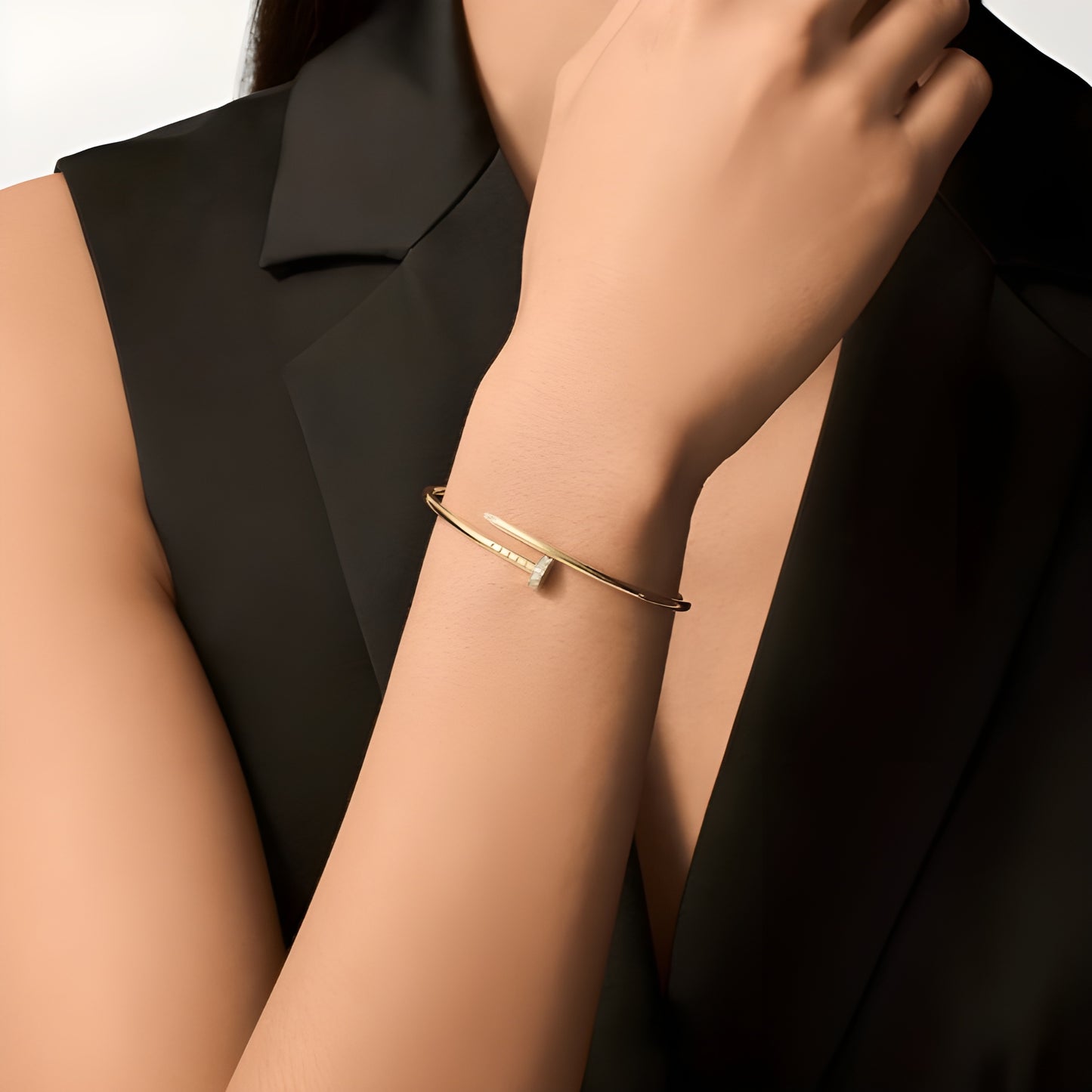 PULSERA CLAVO CON ZIRCONES