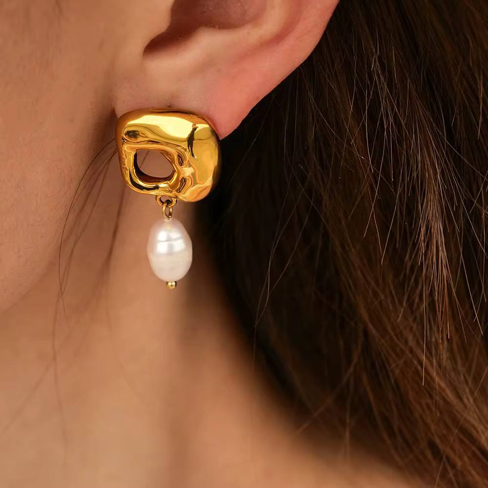 EARRING WITH PEARL