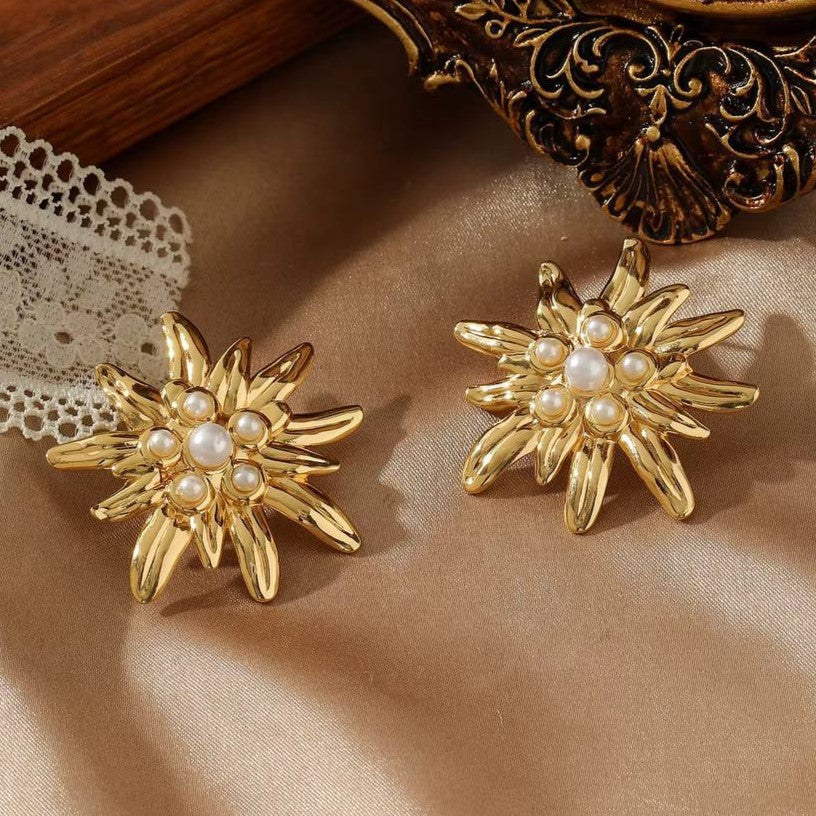 GOLDEN STAR EARRINGS WITH PEARLS