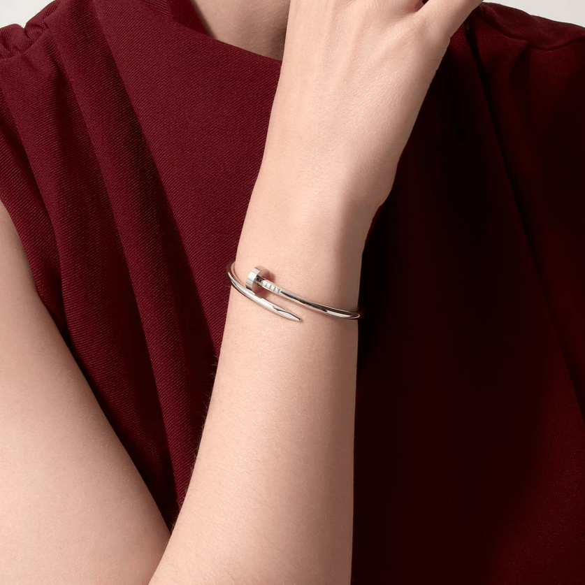 PULSERA CLAVO PLATEADO