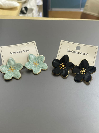 ARETES DE ROSA ESMALTADA