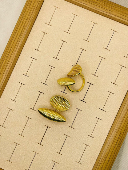 ✨ Anillo Dorado Texturizado – Elegancia Que Merecen Tus Dedos✨