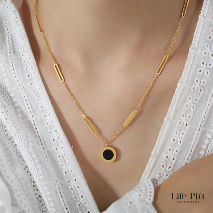 COLLAR CIRCULAR CON NÚMEROS ROMANOS