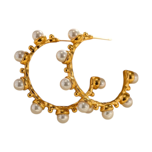 GOLDEN HOOP EARRINGS WITH PEARLS