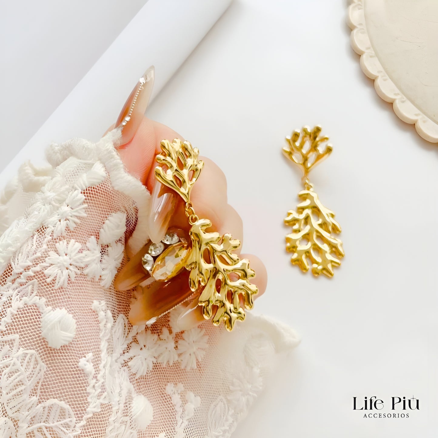 CORALLIUM EARRING