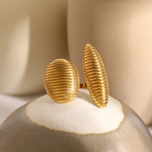 ✨ Anillo Dorado Texturizado – Elegancia Que Merecen Tus Dedos✨