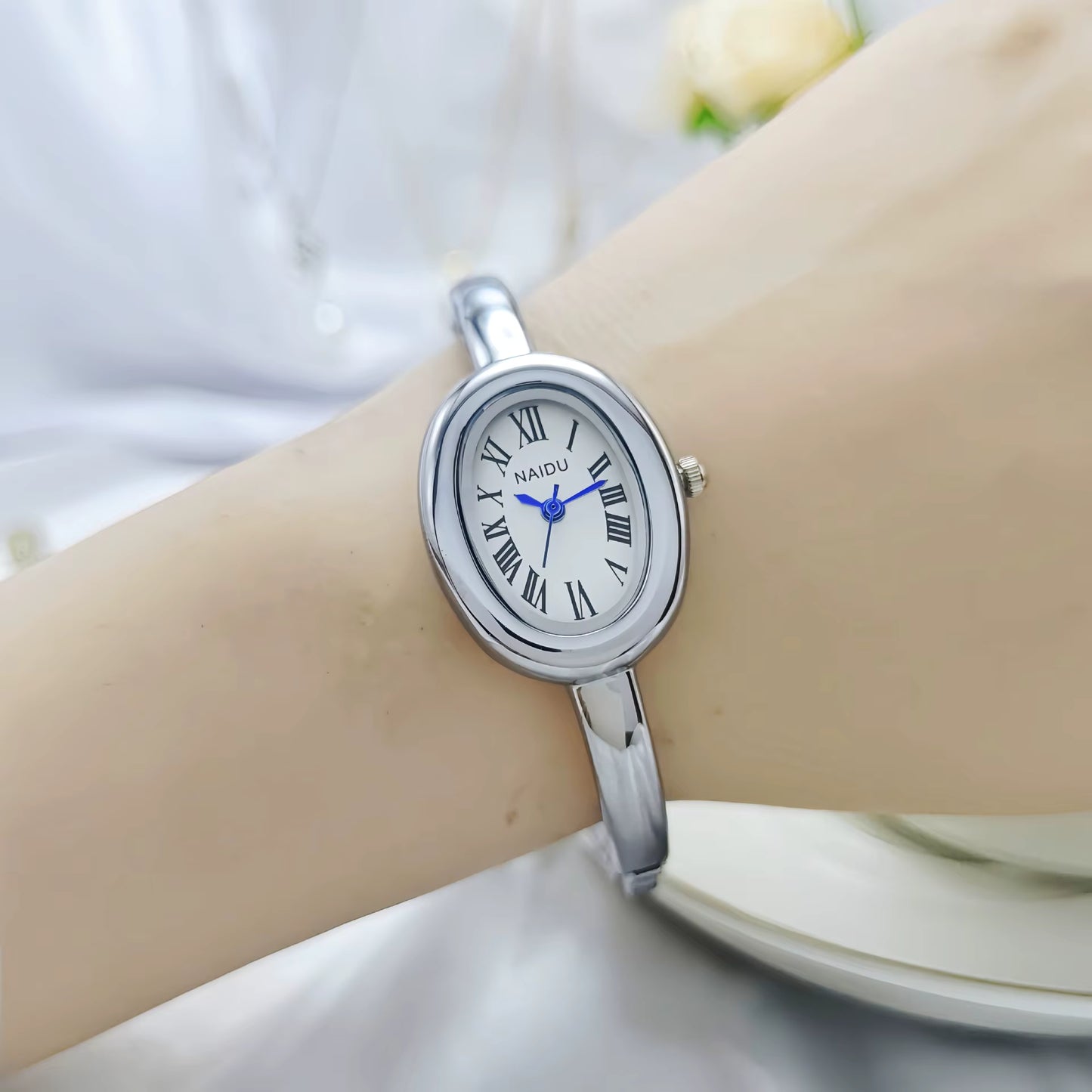 RELOJ PLATEADO OVALADO 🕑