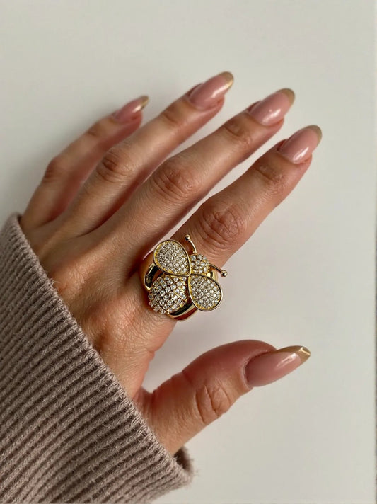 ANILLO DE MARIQUITA CONPIEDRAS BLANCAS🐞😍