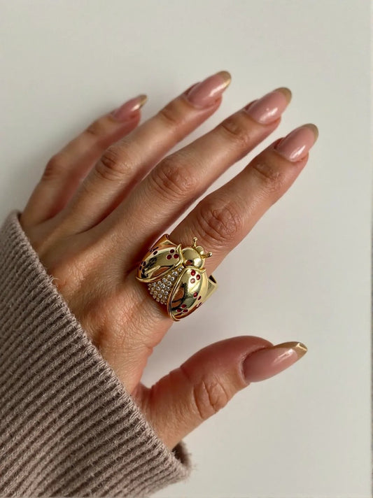 ANILLO DE MARIQUITA DORADA CON PIEDRAS ROJAS🐞❤️